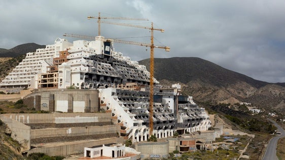 La Junta aguardará a que Carboneras anule la licencia del Algarrobico para abordar con el Estado su demolición