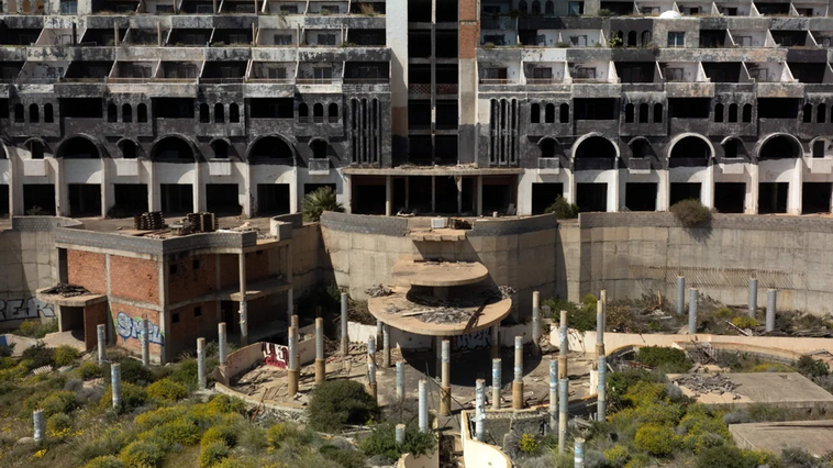 Carboneras vota este miércoles si anula la licencia que concedió a El Algarrobico en 2003