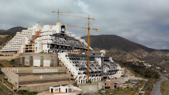 El Pleno de Carboneras vota este martes por segunda vez los acuerdos para anular la licencia del Algarrobico