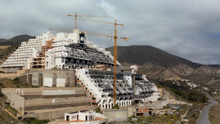 El Pleno de Carboneras vota este martes por segunda vez los acuerdos para anular la licencia del Algarrobico