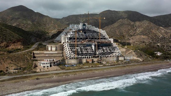 Carboneras envía al TSJA los cuatro recursos de los exalcaldes contra la nulidad de la licencia del Algarrobico