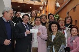 AFIVE entrega a Lorca 2.500 euros recaudados el día después de los terremotos