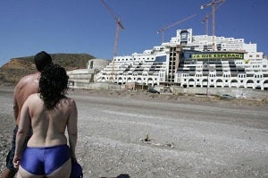 Salvemos Mojácar pide la demolición del hotel de El Algarrobico en Carboneras