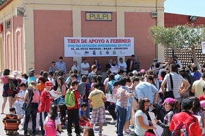 Manifestación de estudiantes en Pulpí a favor del FFCC Murcia-Baza-Granada