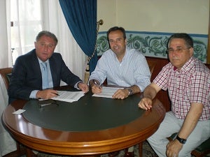 Cuevas firma un convenio con la DGT en materia de tráfico y seguridad vial