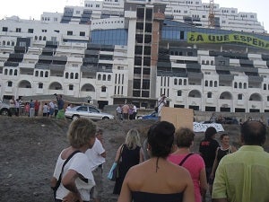 IU logra la aprobación de una Proposición no de Ley para la inmediata demolición del hotel del Algarrobico