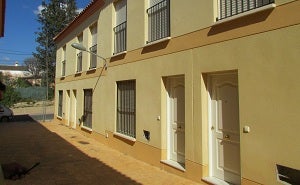 Casas definitivas para familias afectadas por el derrumbe de las cuevas en Cuevas