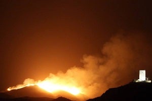 Incendio en la Sierra de Almagro, cerca del Castillo de Huércal-Overa, posiblemente debido a algún rayo de la impresionante tormenta eléctrica