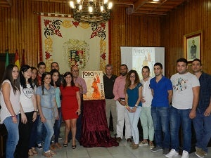 Los alumnos de la Casa de Oficios de Diseño Gráfico realizan el cartel anunciador de la Feria huercalense