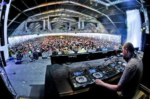 El PA pide que el Dreambeach pague una máquina liimpiadora para Cuevas