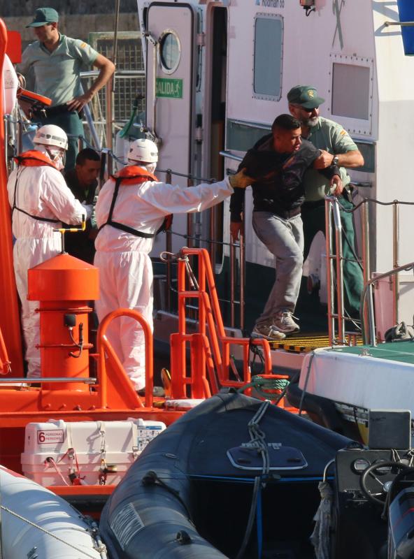 Rescatados 27 varones argelinos, entre ellos un posible menor, en aguas frente al litoral de Garrucha