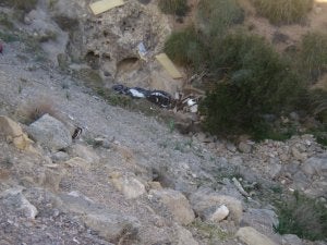 Pierde el control de su moto y cae por un barranco de diez metros. La rescatan los Bomberos del Levante