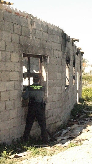 Auxiliado un menor de edad que deambulaba desorientado y asustado tras abandonar el incendio en una granja