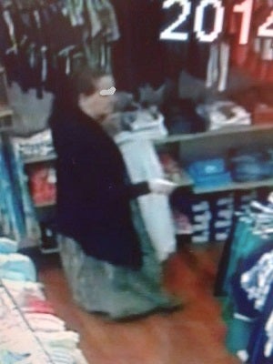 Graban un robo, en pleno día, en una tienda de Garrucha