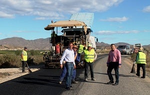 Pulpí asfalta el camino de 'El Benzal', principal ruta de transporte de cítricos, hortícolas y ganaderos