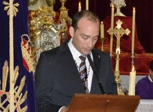 «El valor de la corona está en su carácter humano y social»