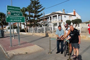 El ciclista Sevillano Francisco de Asís Nieto Ruiz, comenzó el Pulpí el 'Reto de las ocho provincias'
