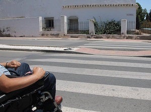 Denuncian que los resaltos de Huércal-Overa son 'trampas' para las sillas de ruedas