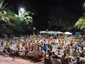 Vera se reencuentra con su tradición en la ‘Fiestabook’, ‘nacida’ de la red social
