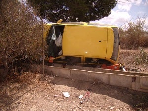 Fallece una persona al volcar el turismo en el que viajaba en la N-340 a la altura de Huércal-Overa