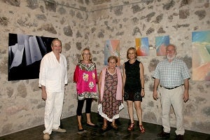 Carboneras inaugura la Exposición de las artistas Paloma Barinaga y Magdalena Vara en el Castillo de San Andrés