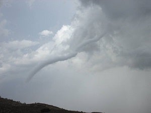 Un tornado provoca el miedo en Lubrín