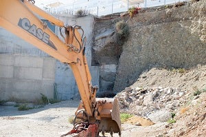 Obras de urgencia en el Polideportivo de Carboneras, inaugurado en 2011 y con un coste de 15 millones de euros