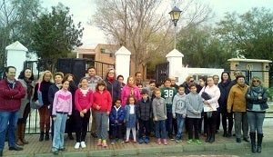 Los padres de alumnos del colegio de Overa se niegan a que su centro educativo desaparezca