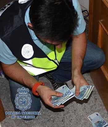Intervenidos 44.000 euros falsos en una operación policial con diez detenidos