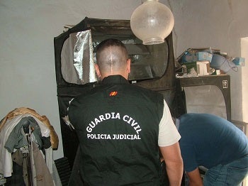 La Guardia Civil detiene al autor de un delito contra la salud pública tras provocar una explosión