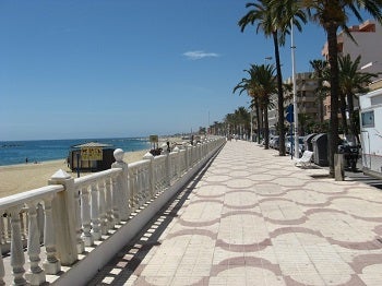 Mirar al mar desde el Malecón: Garrucha, ‘la pequeña San Sebastián’