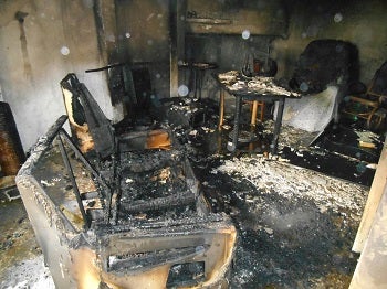 Bomberos del Levante acuden a un incendio en un bar del cruce de Overa
