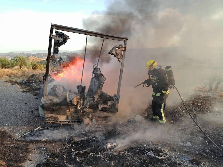 Incendio de un camión en Huércal-Overa