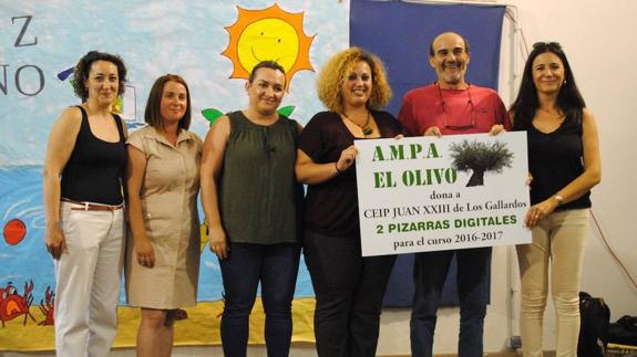 Dos pizarras digitales para el colegio de Los Gallardos