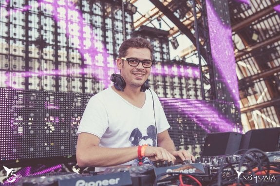 Brian Cross, DJ conocido en el panorama nacional e internacional de la música electrónica.