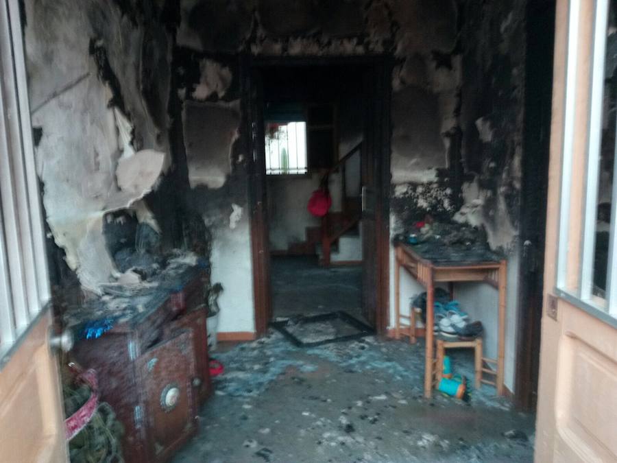 Un niño de 5 años afectado por inhalación de humo en incendio en Carboneras