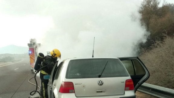 Se incendia una casa en Mojácar y afecta a dos personas