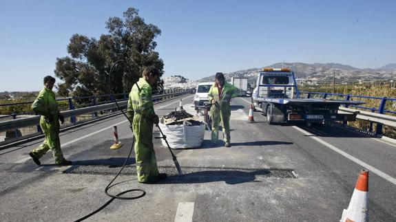 Cortes por obras en una carretera en Cuevas