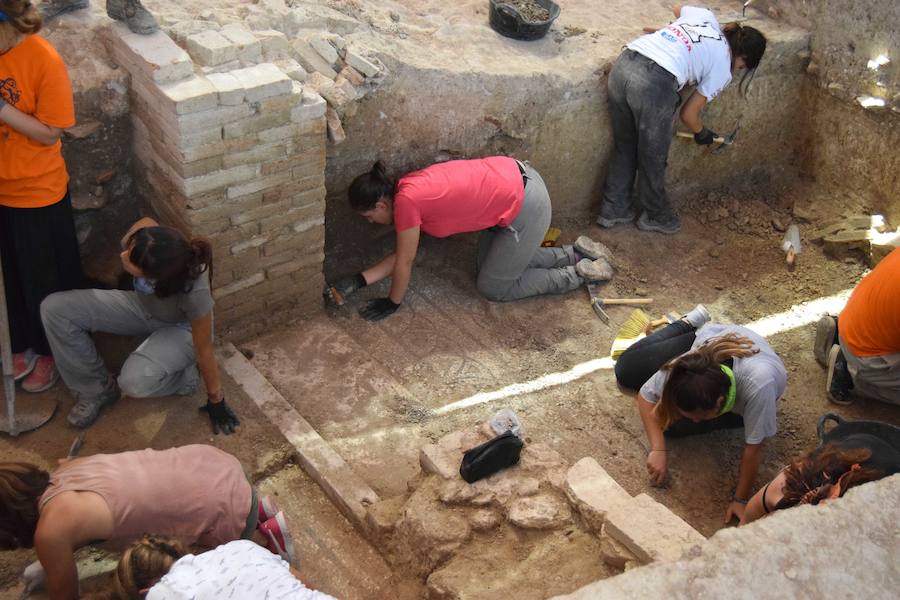 La segunda campaña arqueológica que realiza la Universidad de Granada confirma la riqueza arquitectónica y decorativa de este conjunto, «de los más importantes de Andalucía»