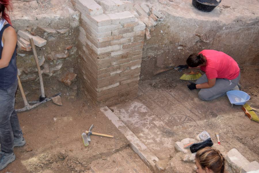 La segunda campaña arqueológica que realiza la Universidad de Granada confirma la riqueza arquitectónica y decorativa de este conjunto, «de los más importantes de Andalucía»