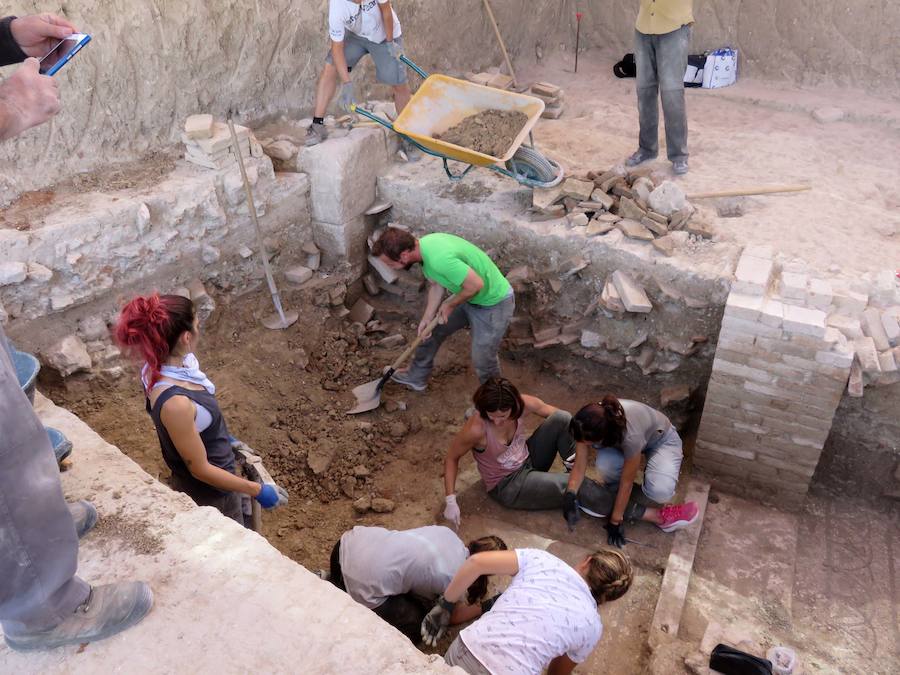 La segunda campaña arqueológica que realiza la Universidad de Granada confirma la riqueza arquitectónica y decorativa de este conjunto, «de los más importantes de Andalucía»
