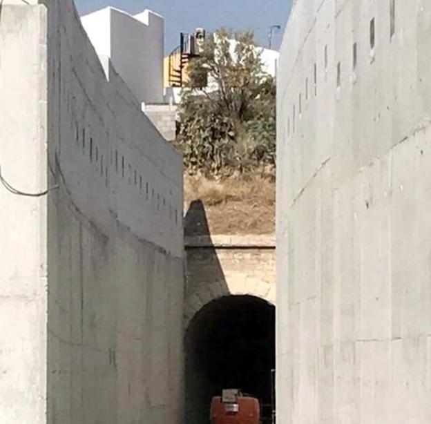 Dos muros de hormigón, para el túnel de San Francisco.