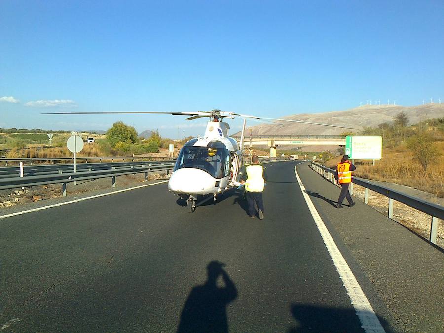 Imagen principal - Un herido grave tras salir despedido del vehículo en el que viajaba en la A-92