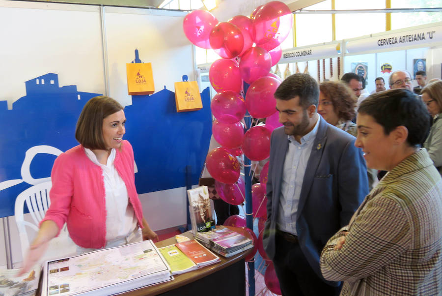 La Feria de Ganado de Loja está organizada por el Ayuntamiento de Loja y la Asociación de Criadores de la Raza Ovina Lojeña y cuenta con la colaboración de la Asociación del Poniente Granadino, la Diputación de Granada, la Junta de Andalucía y el Ministerio de Agricultura. 