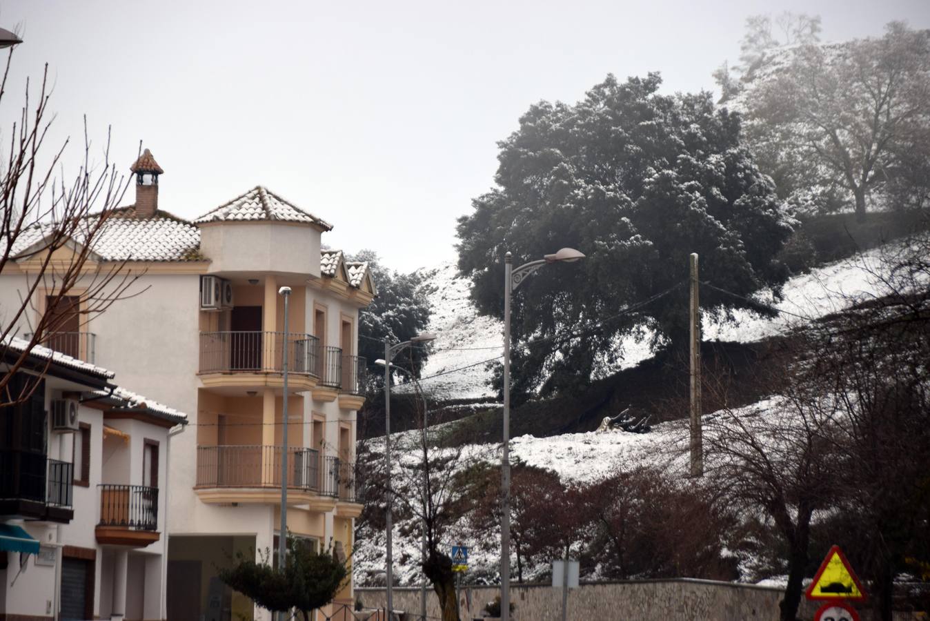 Ventorros de San José, Montefrío y la carretera a Tocón, tras la nevada de este domingo