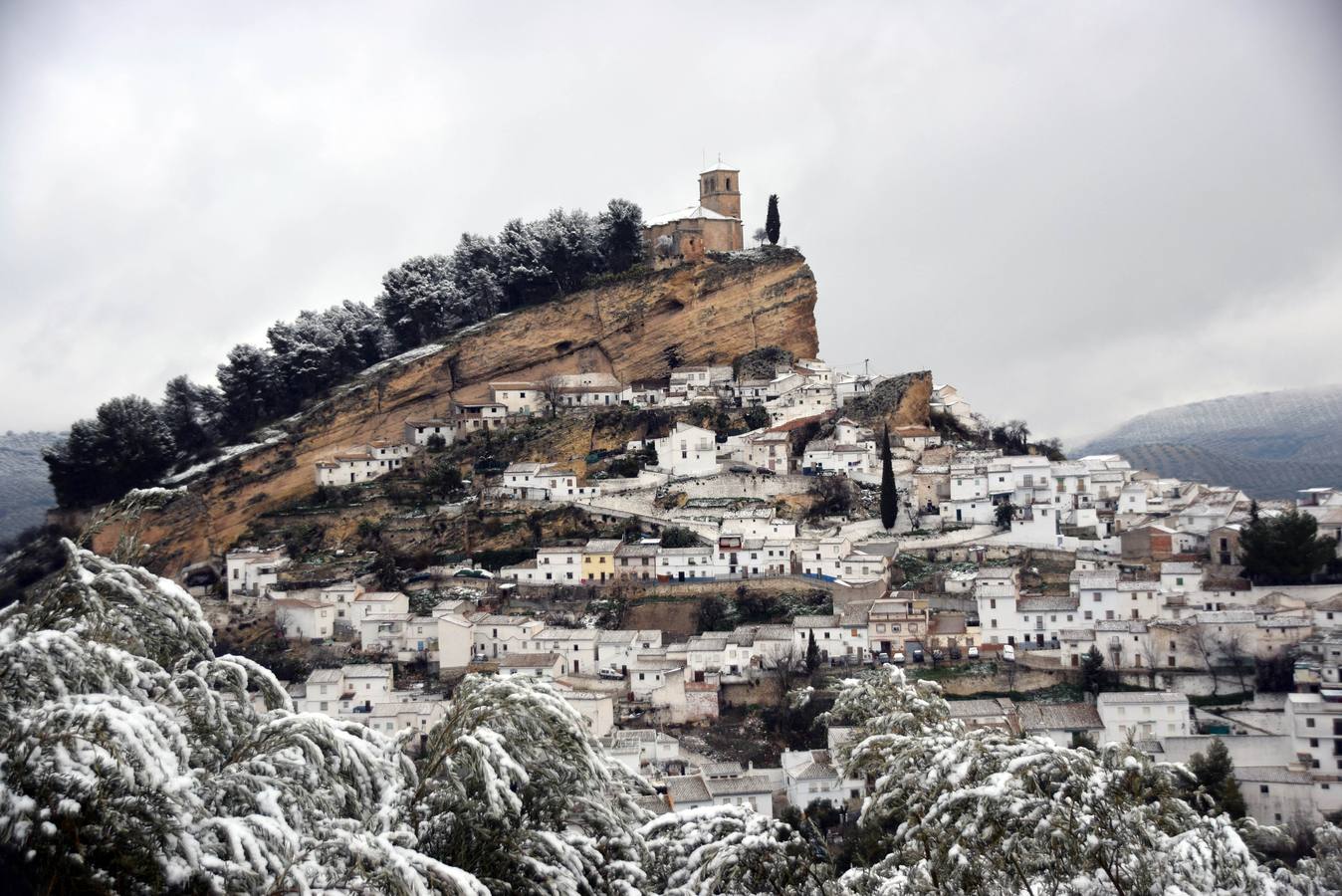 Ventorros de San José, Montefrío y la carretera a Tocón, tras la nevada de este domingo