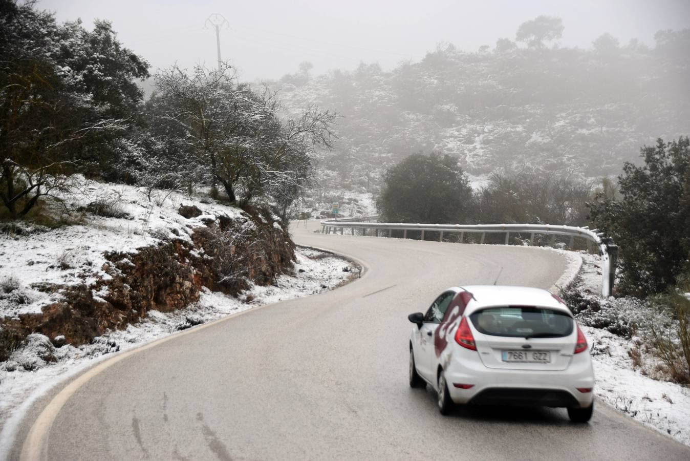 Ventorros de San José, Montefrío y la carretera a Tocón, tras la nevada de este domingo