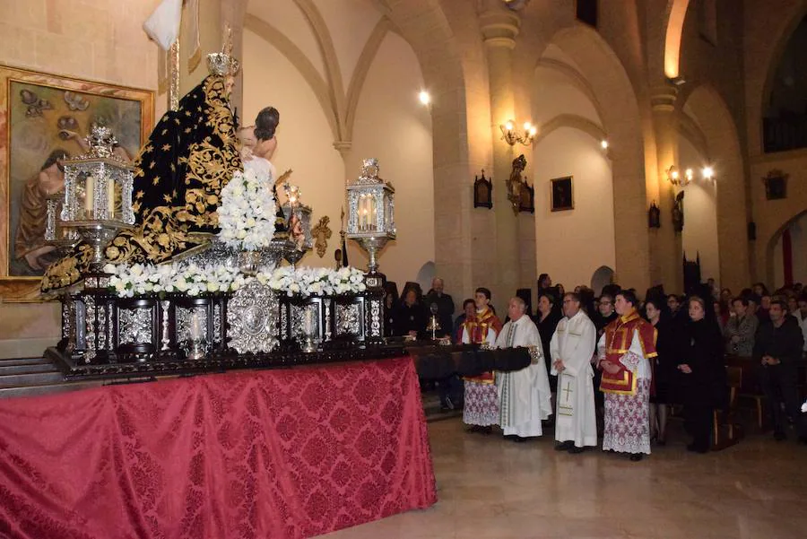 La lluvia obligó a la Hermandad Servita a suspender la salida de esta Dolorosa, acompañada con emoción por cientos de hermanos y vecinos de Loja