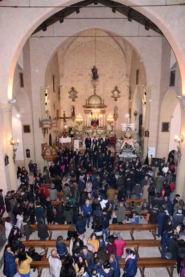 La lluvia obligó a la Hermandad Servita a suspender la salida de esta Dolorosa, acompañada con emoción por cientos de hermanos y vecinos de Loja