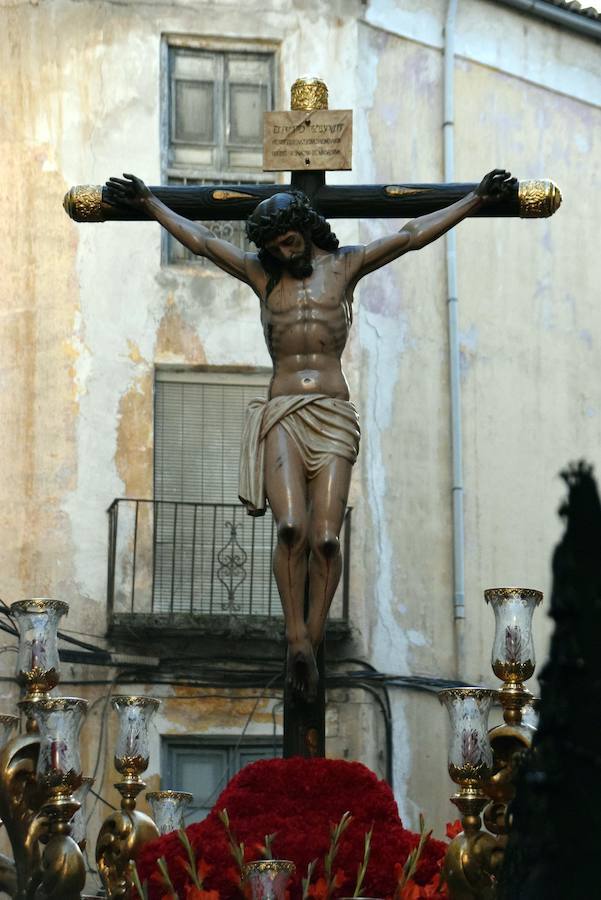 El municipio disfrutó del desfile de las cofradías que procesionaron durante el Viernes Santo